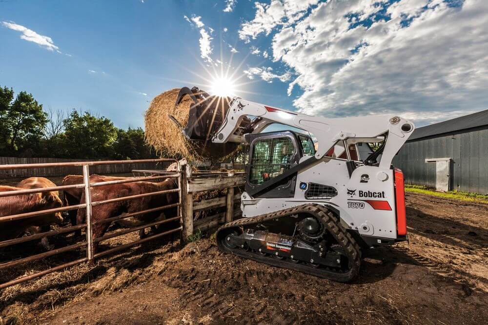 мини товарач bobcat T870-на терен